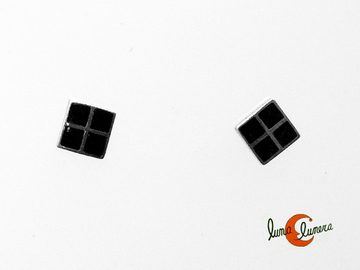 Azabache asturiano. Pendientes pegados de plata, cuadrado simétrico.