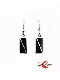 Azabache asturiano. Pendiente de plata con forma rectangular.