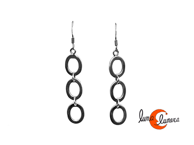 Pendientes de plata. Pendientes largos con tres aros ovalados pequeños.