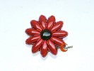 Broches de porcelana. Flor roja pequeña.