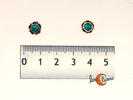 Pendientes de plata con turquesa de piedra natural, pequeños y con forma de flor.
