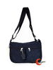 Bolso 2373 de la casa Charada,  bandolera mediana impermeable con dos bolsillos , color negro con elefantito.