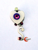 Colección Malagata. Bisutería de zamak con swarovsky, broche corazón blanco.