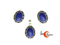 Pendientes de plata y piedra. Conjunto con lápiz lázuli, con colgante y pendientes grandes pegados al lóbulo.