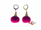 Pendientes de fieltro, bola fucsia oscuro con cabuchón.