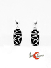 Azabache asturiano. Pendiente mediano rectangular con trama de rayas de plata incrustadas y cierre con tuerca a presión.