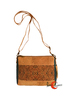Corcho. Bolso bandolera 22. Sin asa, es como un neceser. Espirales marrones.