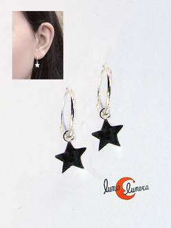 Aros pequeños de plata con adorno colgando. Estrella.