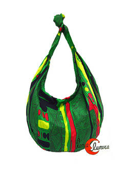 Bolso bandolera de tela redondeado, verde con dibujos.