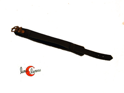 Pulsera de cuero ancha con cierre de hebilla. Negra