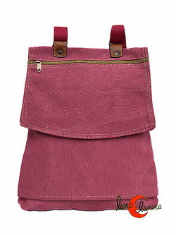 Bolsos y mochilas de tela, colección Vinicius. Mochila plana con tapa. Color grosella pálido. Tela con textura.