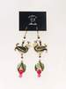 Pendientes Las Joyas de Anuka. Espectaculares pendientes largos de latón con pájaro volando, perlas y tulipán verde.