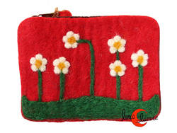 Monedero grande de fieltro, margaritas rojo.
