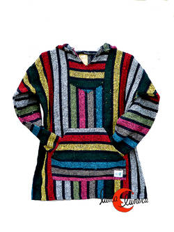 Poncho sudadera unisex con capucha de telas recicladas, rayas de colores.