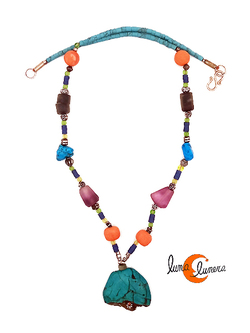 Collares India. Collar de piedras naturales con turquesa partida.