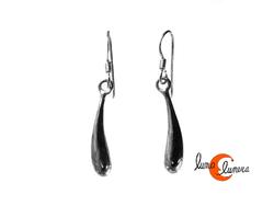 Pendientes de plata. Pendiente gota en movimiento mediana.