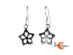 Pendientes de plata. Pendiente pequeño chapa estrella con flor.