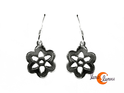 Pendientes de plata. Pendiente pequeño chapa flor calada.