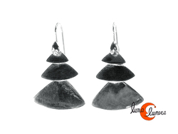 Pendientes de plata. Pendientes de tres chapas triangulares.
