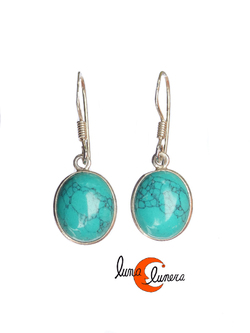 Pendientes de plata y piedra. Pendientes sencillos con piedra turquesa ovalada. 