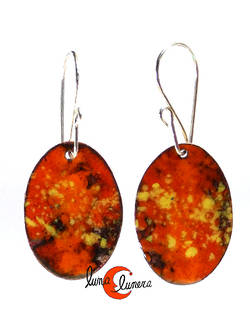 Pendientes de cobre esmaltado. Ovalado anaranjado y amarillo.