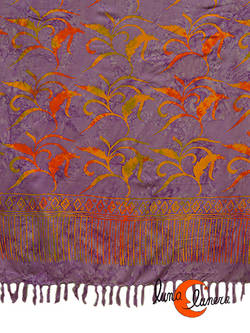 Pareo-fular Bali morado con dibujos naranja.