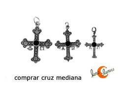 Azabache asturiano, cruz de la Victoria de plata y azabache. Mediana