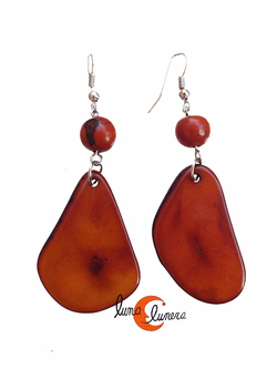 Pendientes semillas de tagua. Marrón.