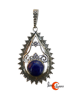 Colgante de plata y piedra. Colgante estilo antiguo con lápiz lázuli.