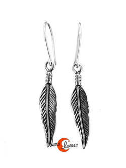 Pendiente de plata, pluma larga.