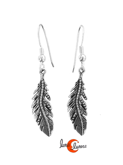 Pendiente de plata, pluma larga viento.