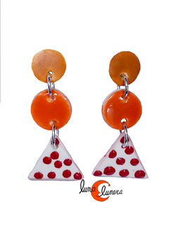 Pendientes de cerámica. Tres piezas con lunares, rojo y naranjas.