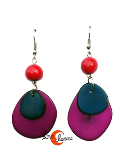 Pendientes de semillas de tagua. Dos piezas morado azul con bola roja.