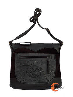 Bolso de piel y ante del taller artesanal Arco Iris. Grande negro con espiral.