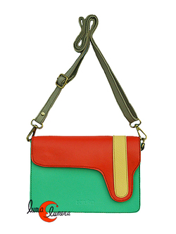 Soruka, bolsos de piel de colores. Asimétrico verde cian y rojo.