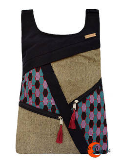 Mochilas de tela Mugling. Mochila mixta con cremallera trasera, negra hexágonos lila azul.