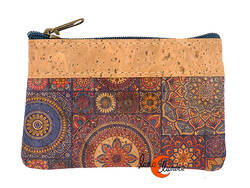 Corcho. Monedero pequeño rectangular con dos cremalleras, azulejos con mandalas.