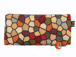 Cartera vegana Bruo de tela con goma. Grande, puedes llevar un móvil en su interior. Mosaico.