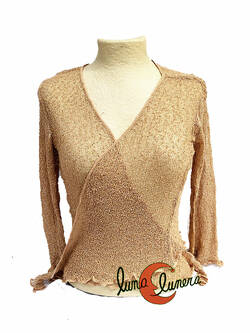 Chaquetas, rebecas de punto. Color tostado.