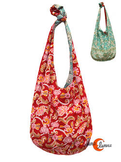 Bolso de tela con forma de saco con asa ancha REVERSIBLE grande, rojo con flores.