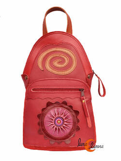 Mochila de cuero del taller Arco Iris. Mochila pequeña roja.