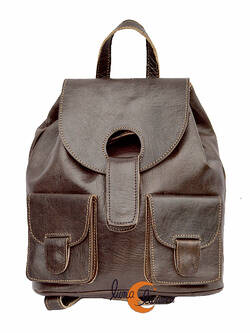 Mochila de cuero marroquí. Mochila mediana con agujero y cierre de imán, marrón oscuro.