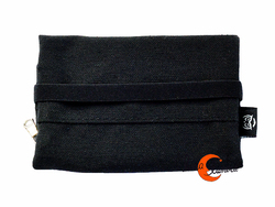 Cartera vegana Bruo de tela con goma. Pequeña negra lisa.