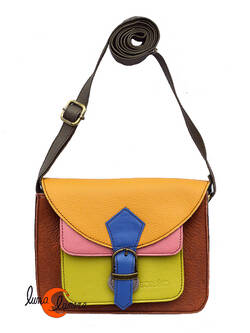 Soruka, bolsos de piel de colores. Pequeño bolso cuadrado con hebilla marrón, verde pistacho y solapa mostaza.
