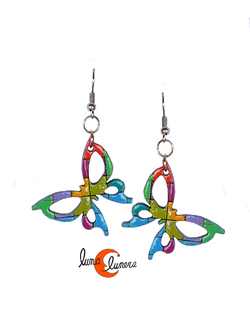 Pendientes de madera pintada, mariposa punta naranja.