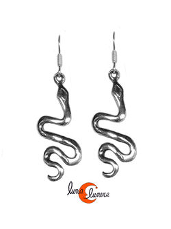 Pendientes de plata. Pendientes con forma de serpiente.
