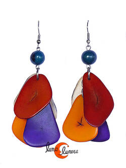 Pendientes de semillas de tagua. Racimo largo morado, naranja, marrón con bola verde.