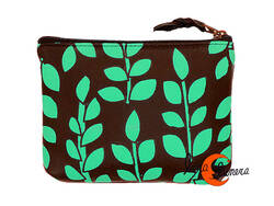 Monederos de piel Grescart. Monedero rectangular mediano dos cremalleras, negro con hojas verdes.