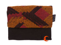 Cartera vegana Bruo de tela con goma. Pequeña tríptico, negra dibujos naranja.