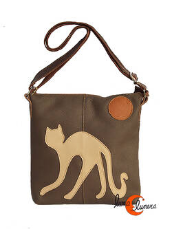 Arteycuero, bolso bandolera gato marrón piel rugosa.